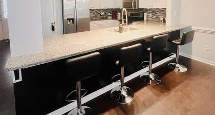 The Waypoint, 4BR/7Beds/2.5Bath Travel Themed Vacation Home adjacent to FT Bragg