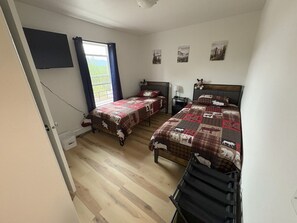 3 bedrooms, desk, free WiFi, bed sheets