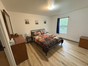 3 bedrooms, desk, free WiFi, bed sheets