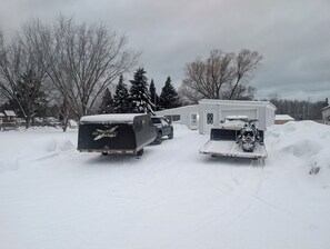 Property grounds - Very spacious, serene 4-bedroom house enough room for multiple families w/ Wi-Fi (White Pine)