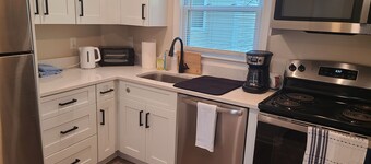 Downtown Marblehead 2brm/1.5bath w/ deck