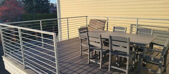 Downtown Marblehead 2brm/1.5bath w/ deck