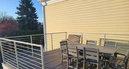Downtown Marblehead 2brm/1.5bath w/ deck