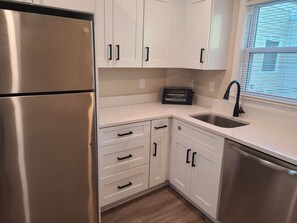 Private kitchen - Downtown Marblehead 2brm/1.5bath w/ deck (Marblehead)