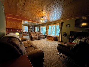 Smart TV, video games, DVD player - Charming lakefront retreat on Mille Lacs Lake east side with stunning sunsets. (Isle)
