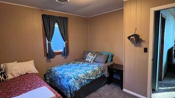 2 bedrooms, travel cot, free WiFi, bed sheets