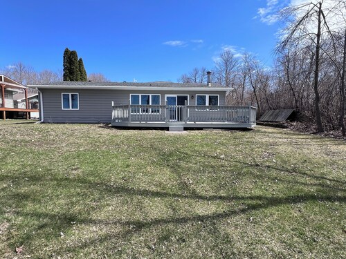 Charming lakefront retreat on Mille Lacs Lake east side with stunning sunsets.