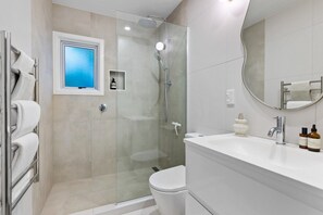Douche, articles de toilette écologiques, sÚche-cheveux