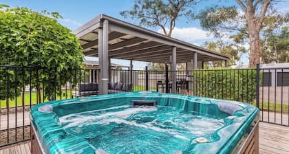 Loddon Retreat - Sleeps 12