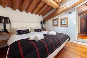 2 bedrooms, iron/ironing board, WiFi, bed sheets - Elegant Duomo Apartment (Firenze)