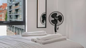 2 soverom, strykejern/-brett, internettilgang og sengetøy