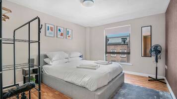 2 bedrooms, iron/ironing board, internet, bed sheets