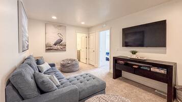 Télévision, cheminée