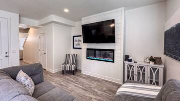 Télévision, cheminée