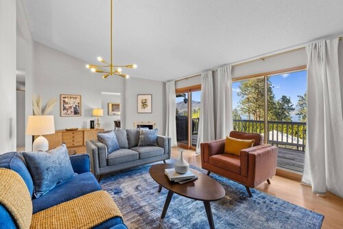 West Kelowna Home: Hot Tub, Sauna, Views