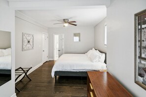 5 bedrooms, desk, iron/ironing board, travel cot