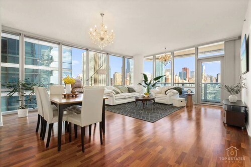 Penthouse Paradise •Executive Elegance • Elevated Amenities • Sleeps 6
