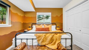 Comfort House, Non Smoking, Patio | Blackout curtains, iron/ironing board, free WiFi - LuxStay Escapes (Arlington)