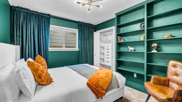 Comfort House, Non Smoking, Patio | Blackout curtains, iron/ironing board, free WiFi