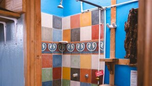 Bathroom - HOSTAL LA CASA DE LILI  (Salento)
