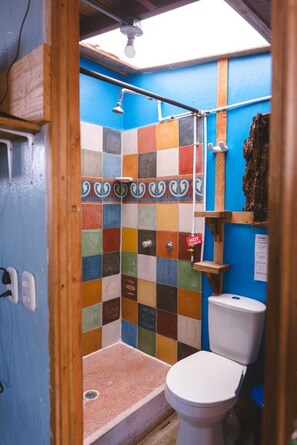 Chambre Triple, vue jardin | Salle de bain