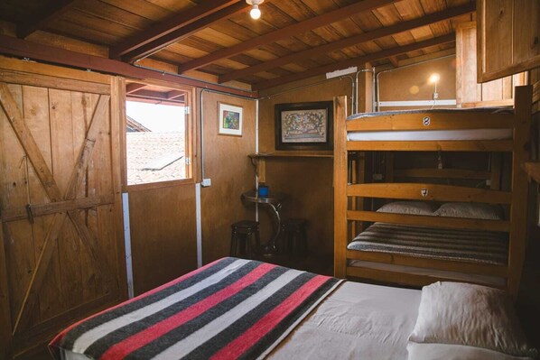 Basic-Dreibettzimmer, Gartenblick