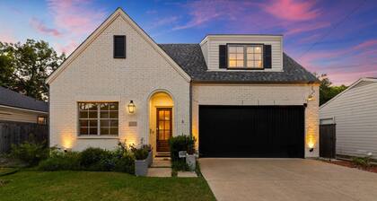 Sleep 16 - Mini Golf-Patio-Arcade-Pool Table & Fun - DAL - Easy Airport Access