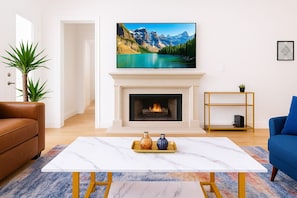 TV connectée, jeux vidéo, table de tennis de table, livres