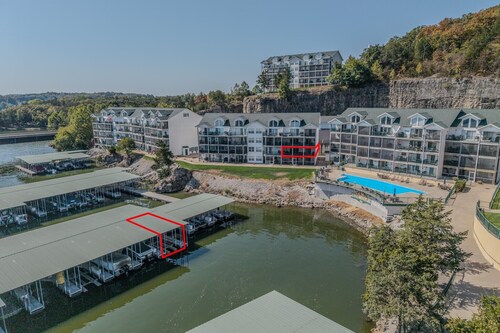 Lake of the Ozarks Premier lakefront 3-bedroom condo. Fishing, Swimming,boating.