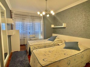 2 bedrooms, travel cot, free WiFi, bed sheets