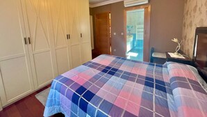 A bedroom with a large bed, a wardrobe, and a desk with a lamp. - Katorse, 2 bedrooms, 2 bathrooms and elevator (Bermeo)