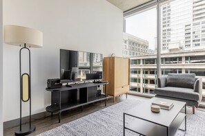 Télévision, chaîne hi-fi