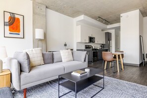 Télévision, chaîne hi-fi