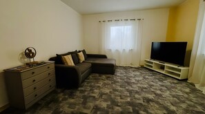 TV - Holiday Apartment 'Mirjam' with Wi-Fi (Lohr am Main)