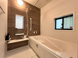 House | Bilik Mandi | Selipar 