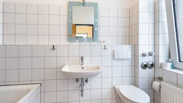 Een douche, een haardroger, handdoeken