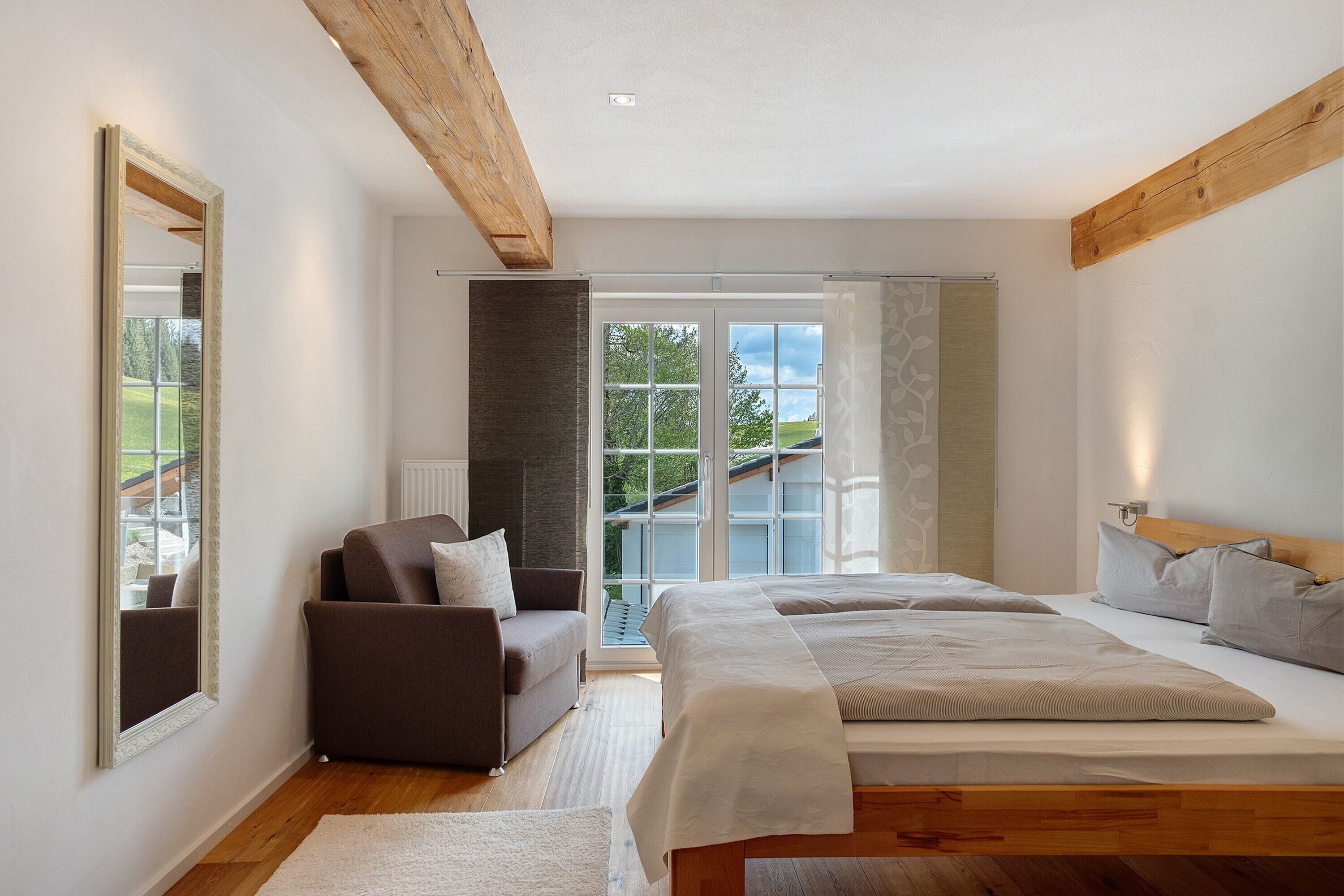 2 habitaciones, tabla de planchar con plancha y wifi gratis 