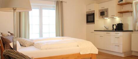 Iron/ironing board, free WiFi, bed sheets