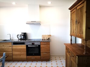 Réfrigérateur, four, plaque de cuisson, lave-vaisselle