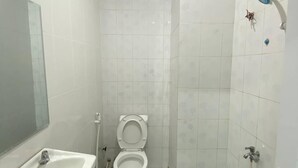 Studio – basic, byutsikt | Bad
