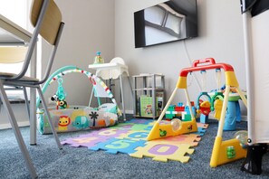 Children’s area - Room 'Familienzimmer Für 4 Personen' with Wi-Fi (Malchin)