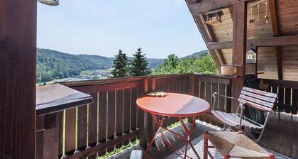 Appartement 'Adlerhorst' avec vue sur montagne et balcon