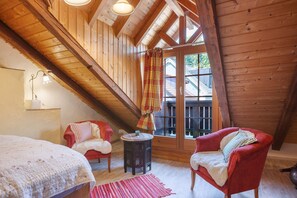 2 bedrooms, bed sheets