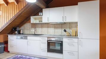 Réfrigérateur, four, plaque de cuisson, lave-vaisselle