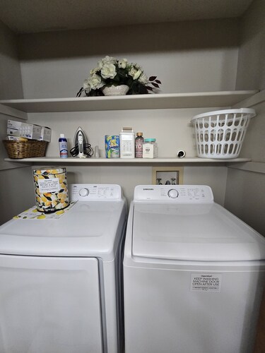 Ella's Place is a charming 3-bedroom house with AC, WiFi in East Columbus