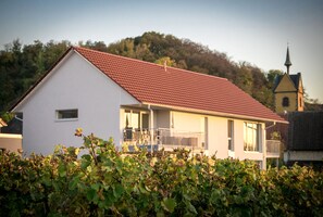 Exterior - Apartment 'West View' with Vineyard Views, Private Terrace and Wi-Fi (Vogtsburg im Kaiserstuhl)