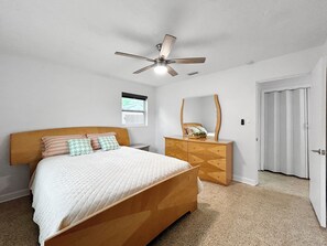 3 bedrooms, iron/ironing board, free WiFi, bed sheets