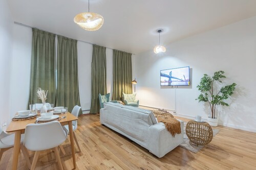 City Escape with 2 Bath, 10 beds, We Pay Back Half Parking Cost ✨10% OFF 7 days