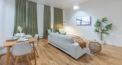 City Escape w/ 2 Bath, 10 beds, We Pay 1/2 Parking