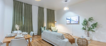 City Escape w/ 2 Bath, 10 beds, We Pay 1/2 Parking